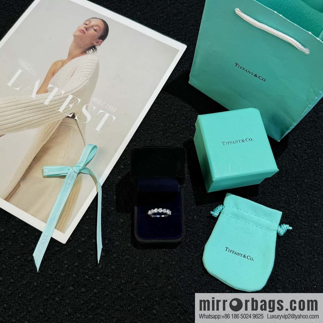 ❗️New ❗️ New ☑️ TIFFANY & Co. Single row peach heart diamond ring