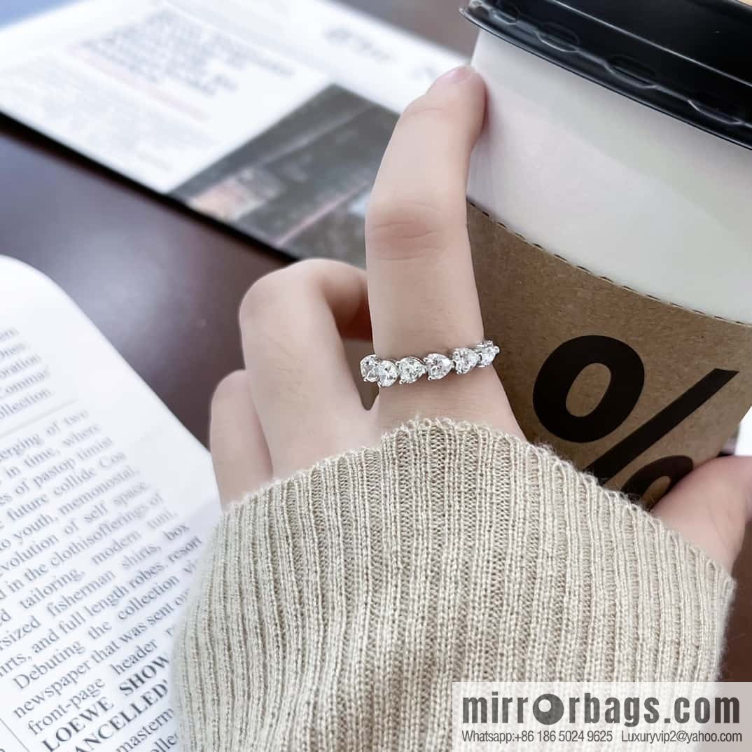 ❗️New ❗️ New ☑️ TIFFANY & Co. Single row peach heart diamond ring