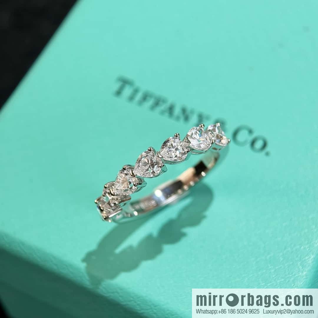 ❗️New ❗️ New ☑️ TIFFANY & Co. Single row peach heart diamond ring