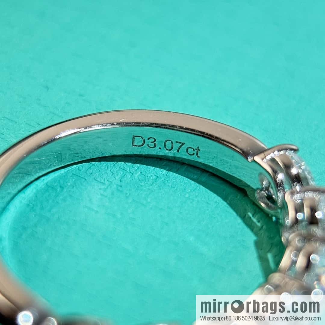 ❗️New ❗️ New ☑️ TIFFANY & Co. Single row peach heart diamond ring