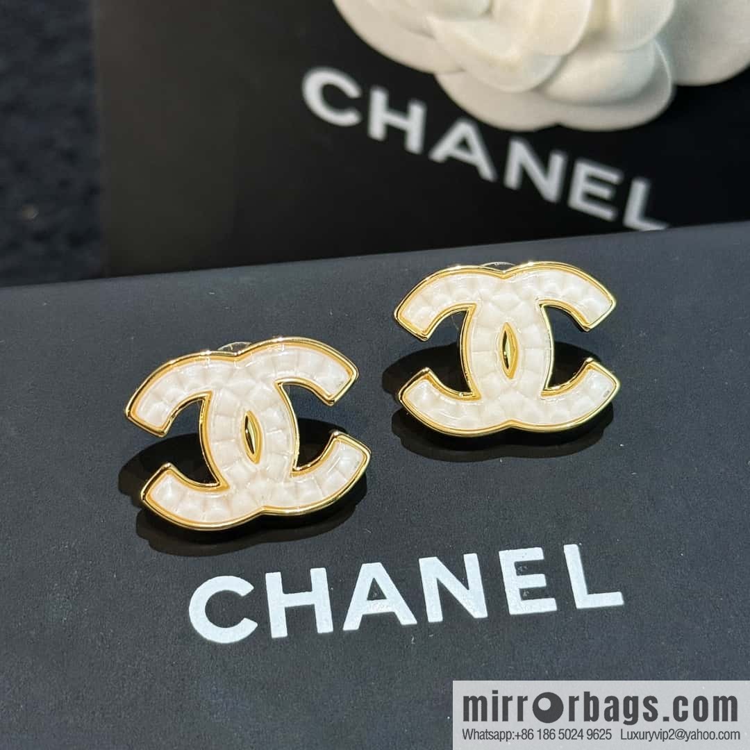 ❗️New ❗️☀️ New ☑️ Chanel c1 double c white acrylic stud earrings ☀️