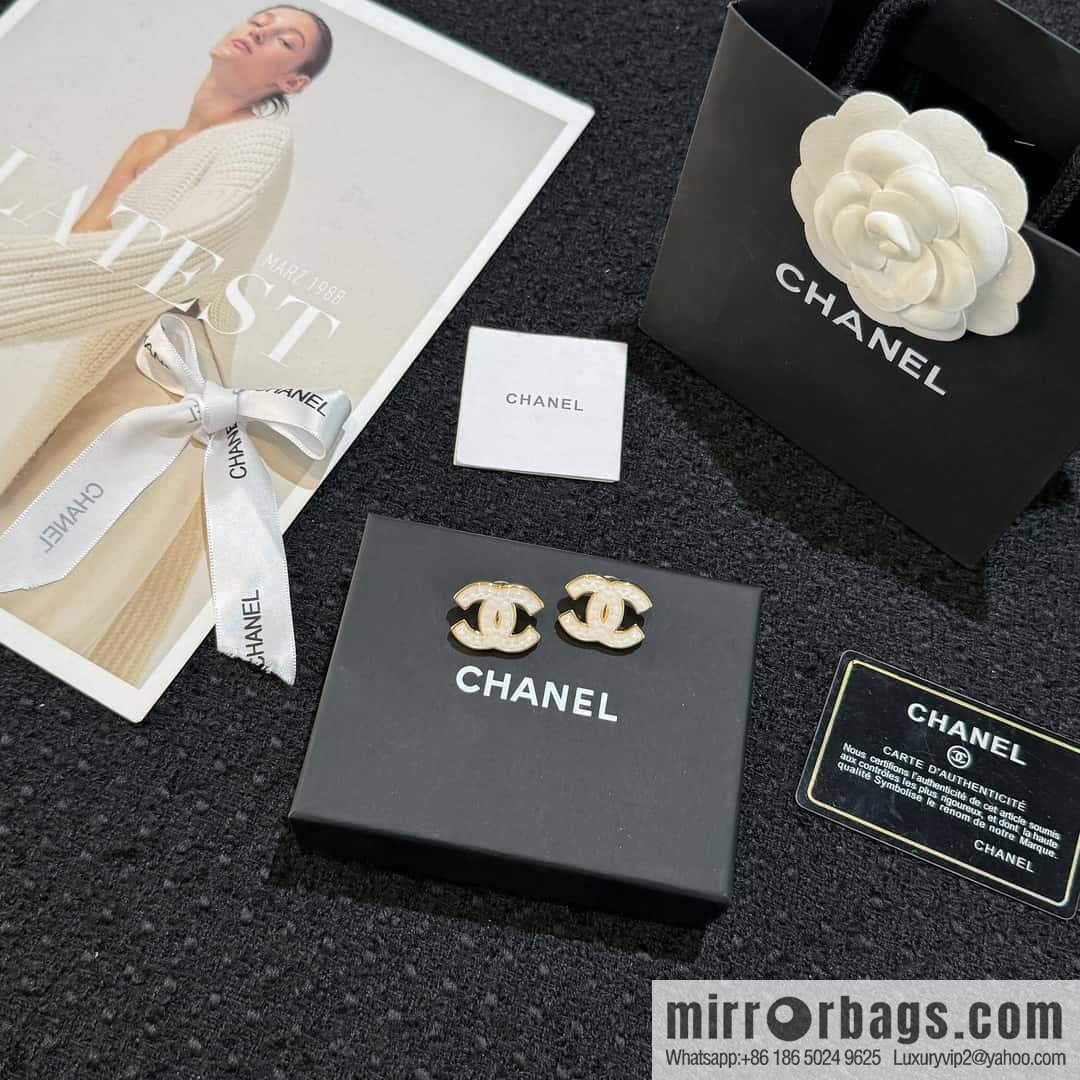 ❗️New ❗️☀️ New ☑️ Chanel c1 double c white acrylic stud earrings ☀️