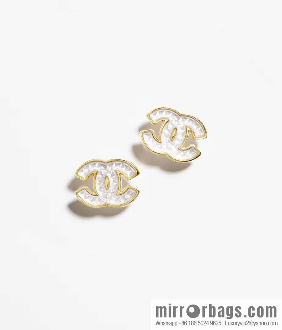 ❗️New ❗️☀️ New ☑️ Chanel c1 double c white acrylic stud earrings ☀️
