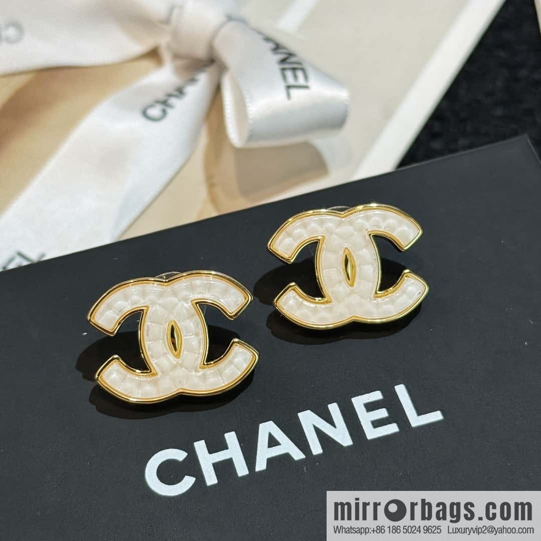 ❗️New ❗️☀️ New ☑️ Chanel c1 double c white acrylic stud earrings ☀️