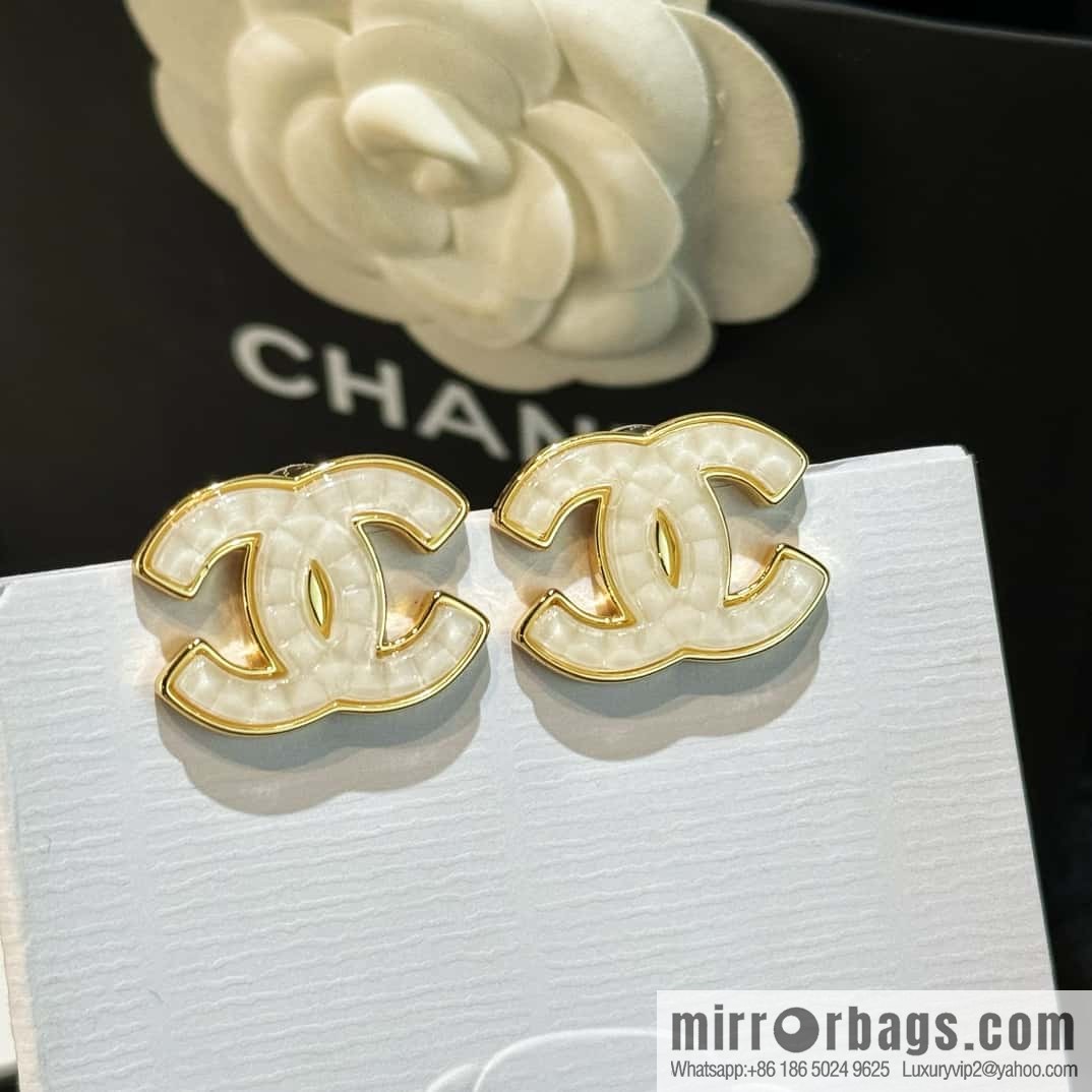 ❗️New ❗️☀️ New ☑️ Chanel c1 double c white acrylic stud earrings ☀️