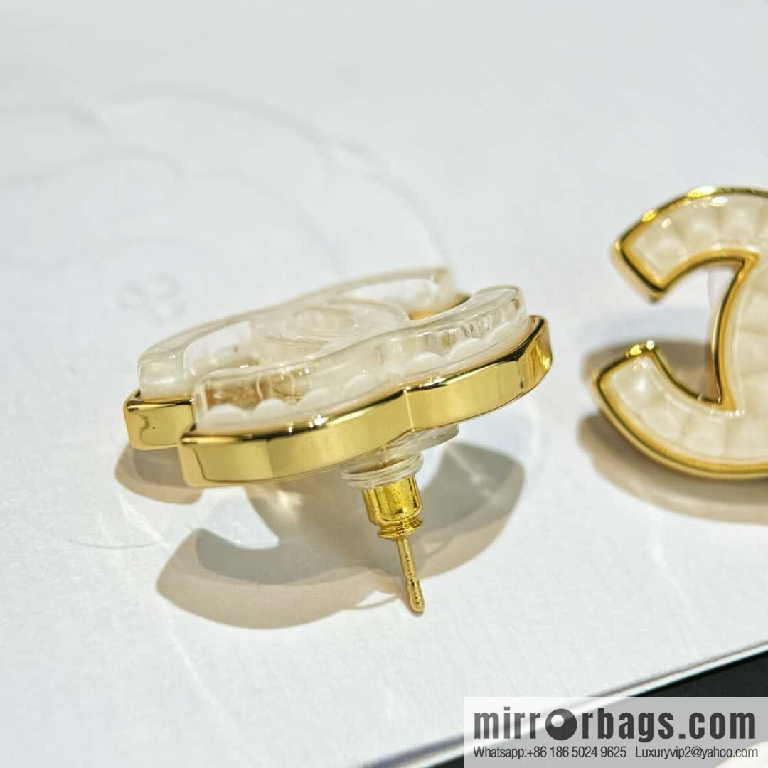 ❗️New ❗️☀️ New ☑️ Chanel c1 double c white acrylic stud earrings ☀️