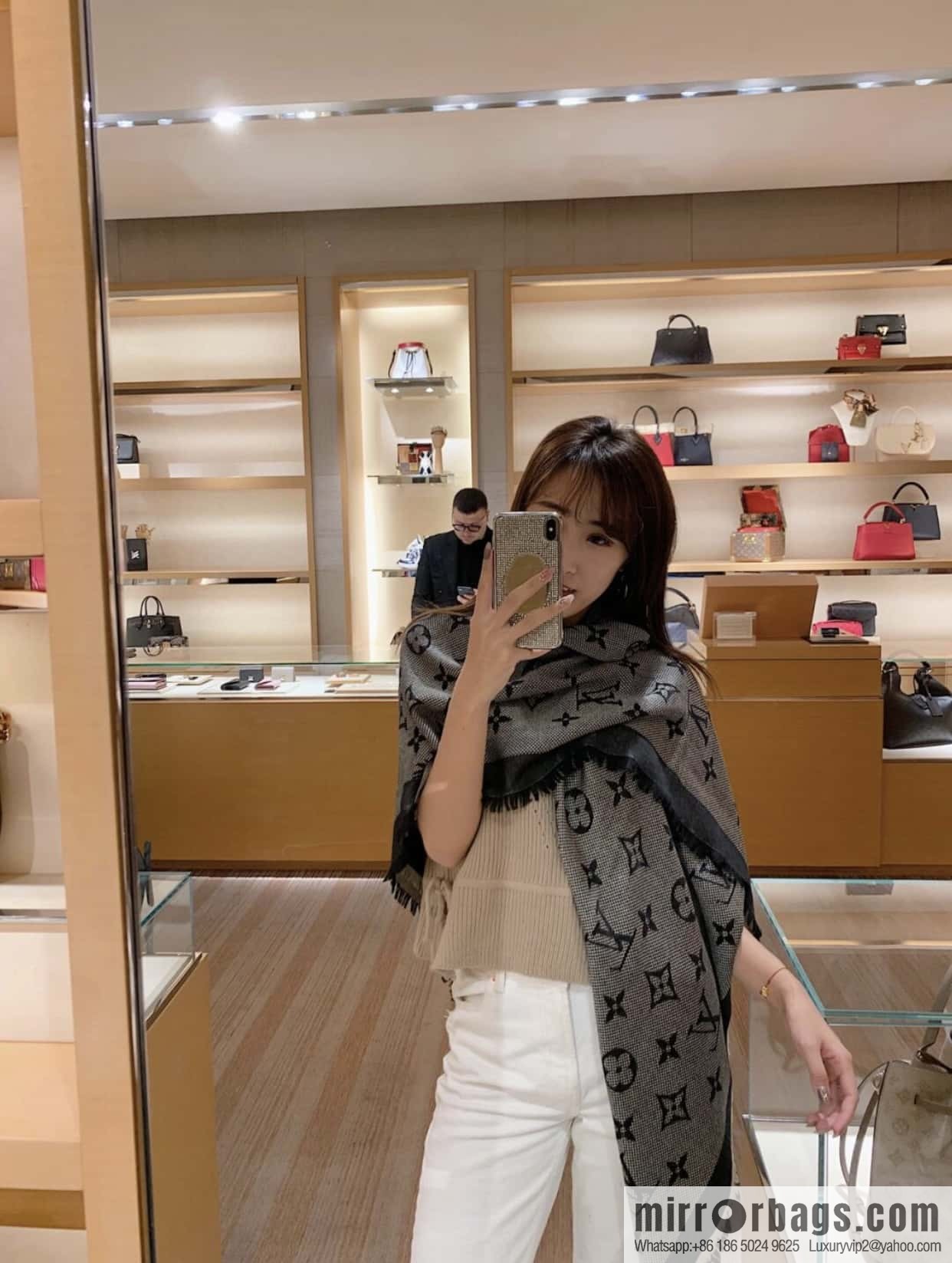 𝐋𝐨𝐮𝐢𝐬 𝐯𝐮𝐢𝐭𝐭𝐨𝐧₀『 NEO NATÉMONOGRAM Shawl 🔳 M73677