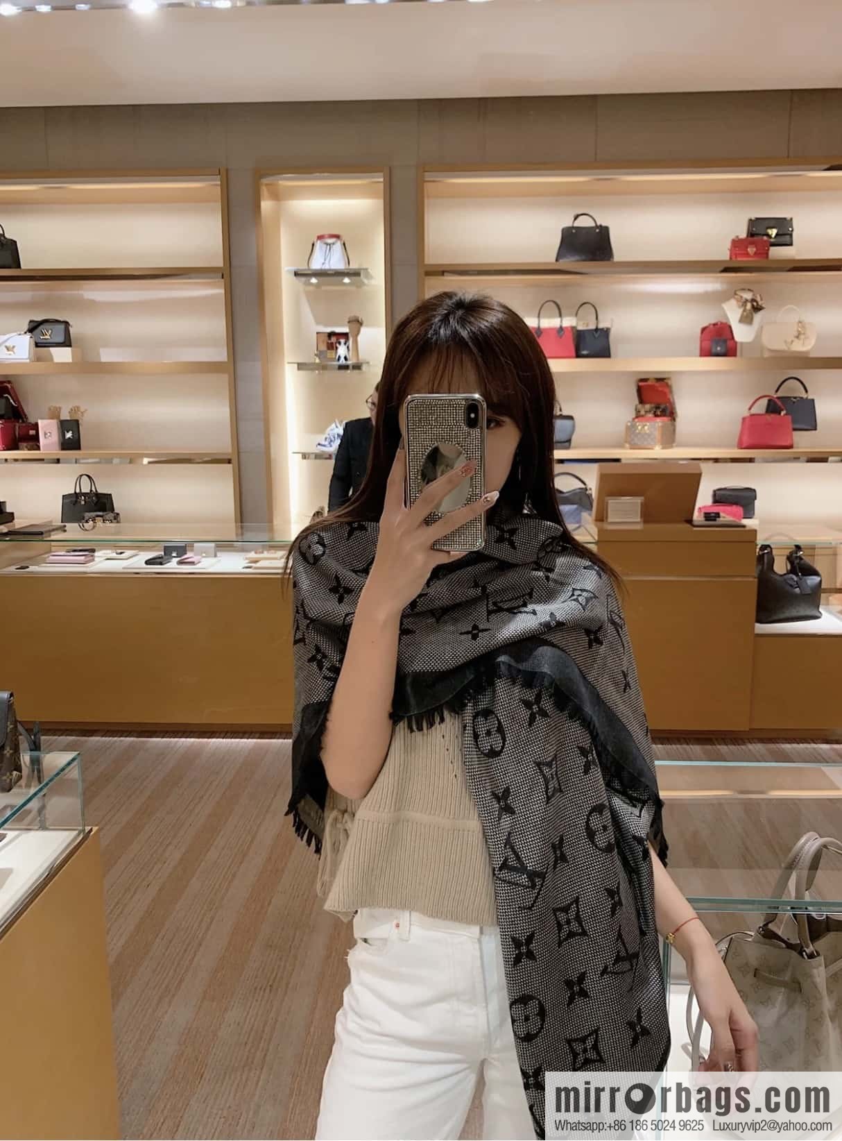 𝐋𝐨𝐮𝐢𝐬 𝐯𝐮𝐢𝐭𝐭𝐨𝐧₀『 NEO NATÉMONOGRAM Shawl 🔳 M73677