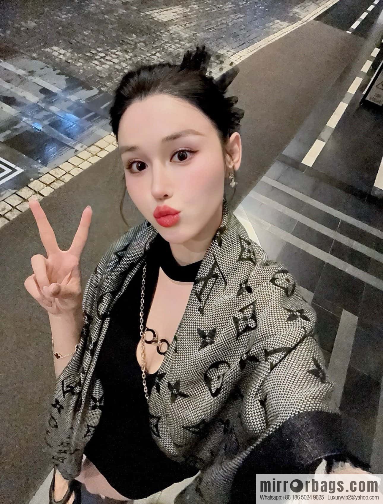 𝐋𝐨𝐮𝐢𝐬 𝐯𝐮𝐢𝐭𝐭𝐨𝐧₀『 NEO NATÉMONOGRAM Shawl 🔳 M73677