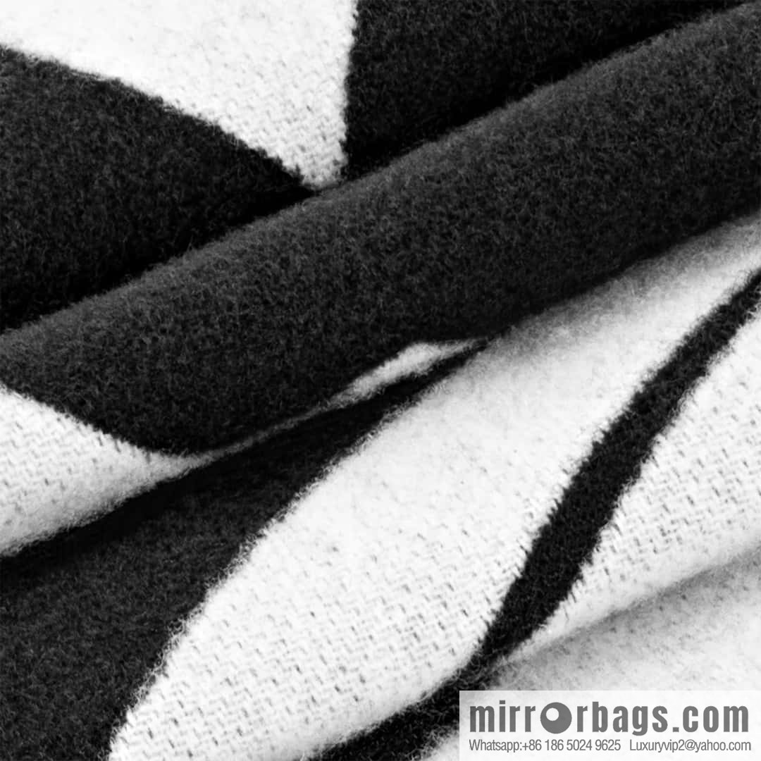 𝐋𝐨𝐮𝐢𝐬 𝐯𝐮𝐢𝐭𝐭𝐨𝐧 『 lock shawl code M92855 synchronized item number 🔐 black