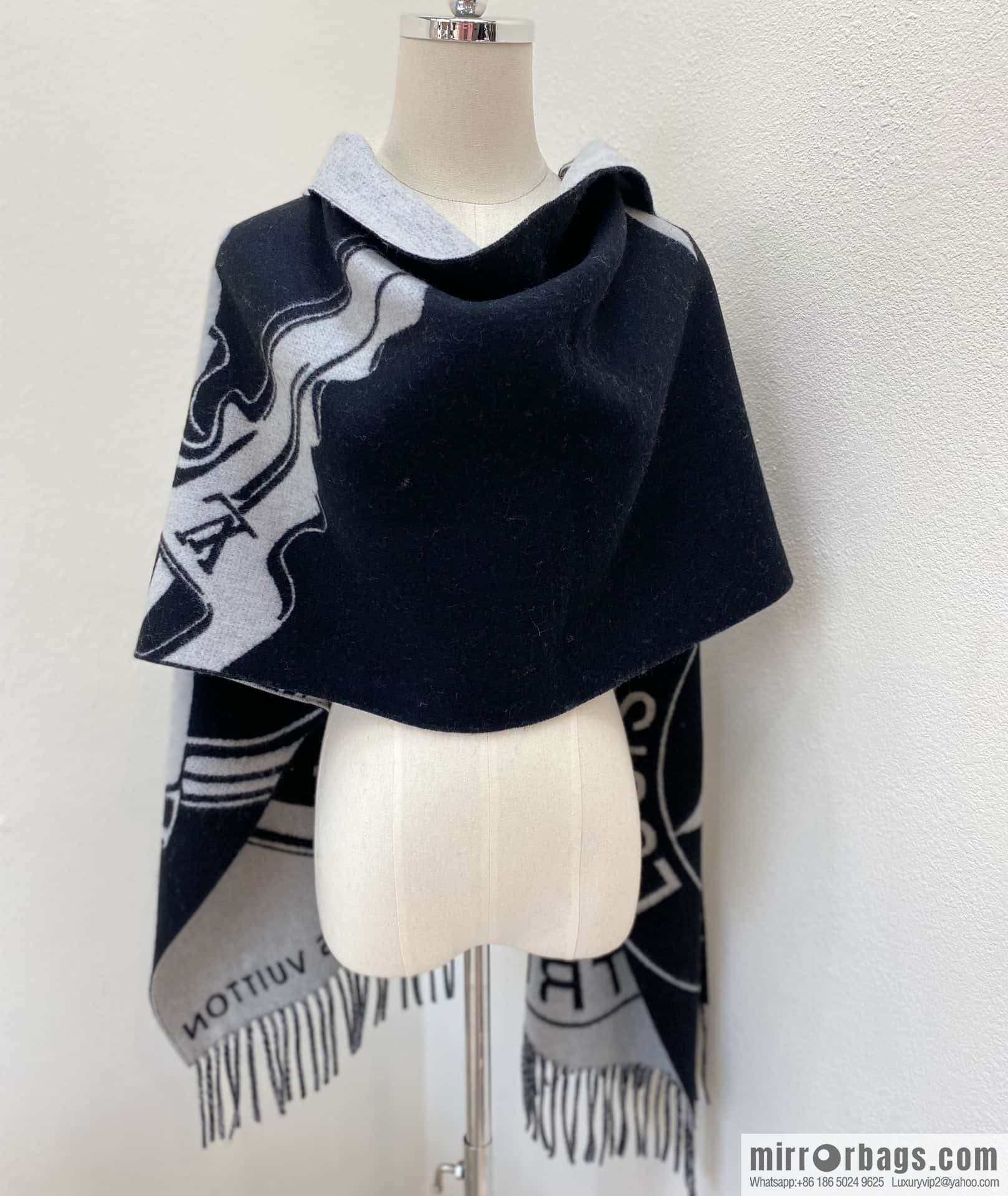 𝐋𝐨𝐮𝐢𝐬 𝐯𝐮𝐢𝐭𝐭𝐨𝐧 『 lock shawl code M92855 synchronized item number 🔐 black