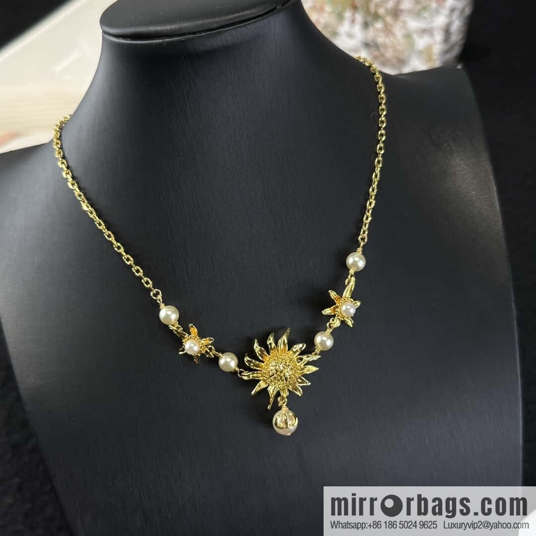 ❗️New ❗️☀️ New ☑️ Dior Pearl CD Sunflower Necklace ☀️