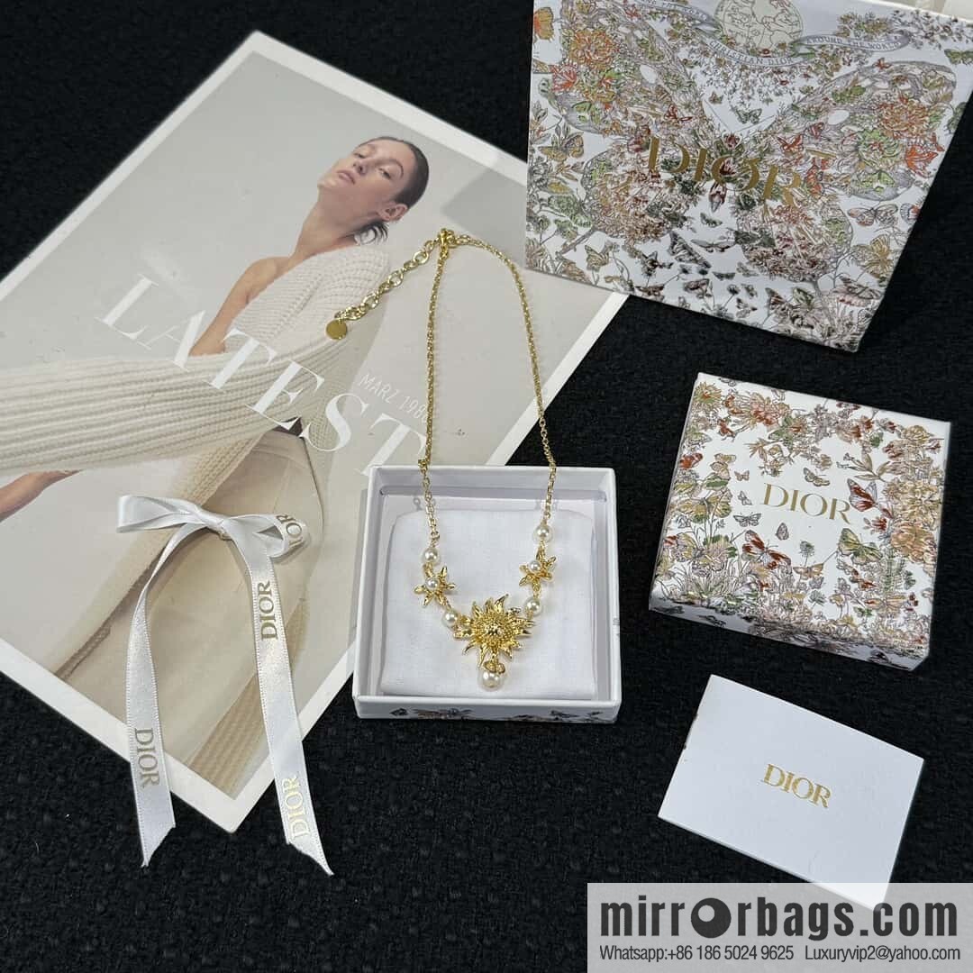 ❗️New ❗️☀️ New ☑️ Dior Pearl CD Sunflower Necklace ☀️