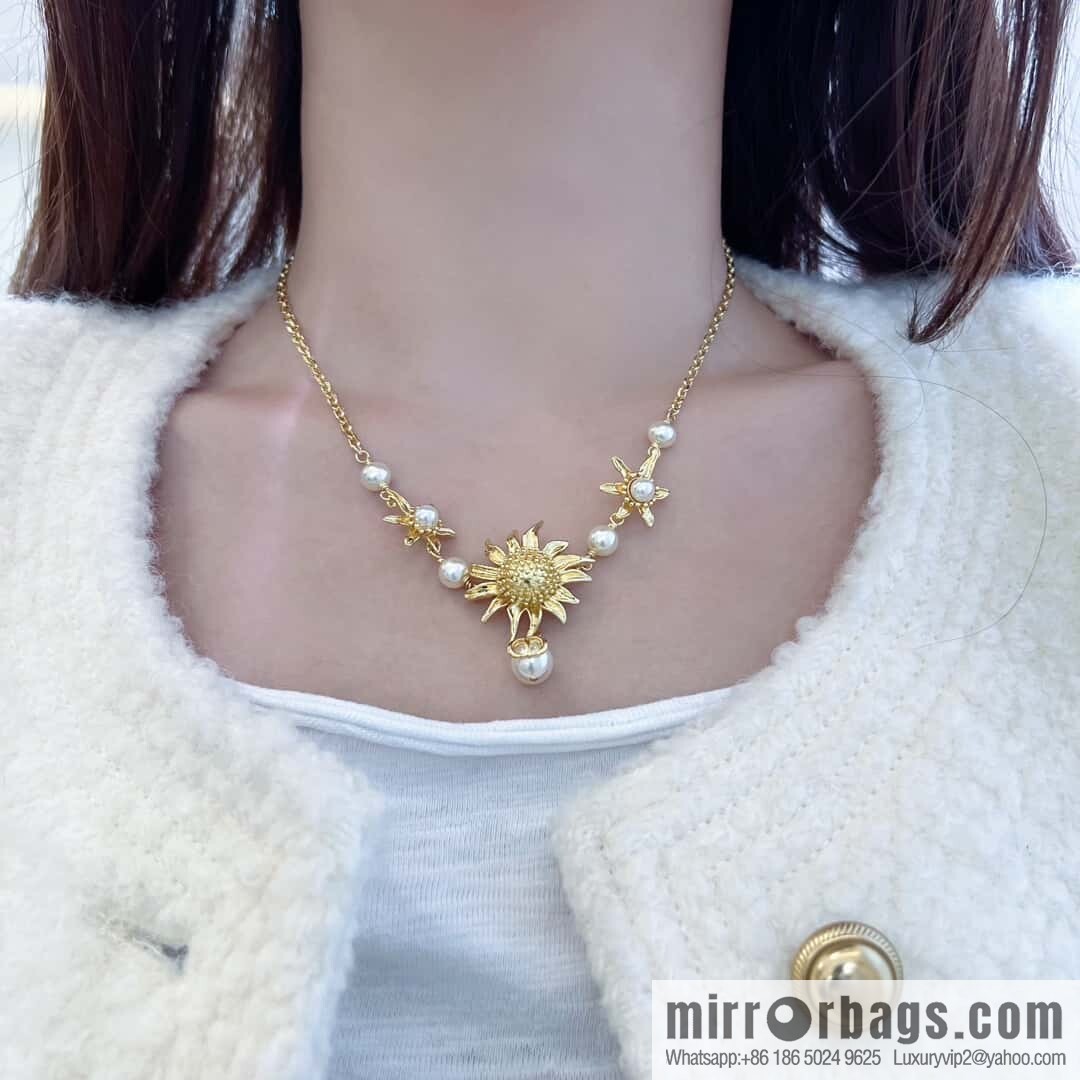 ❗️New ❗️☀️ New ☑️ Dior Pearl CD Sunflower Necklace ☀️