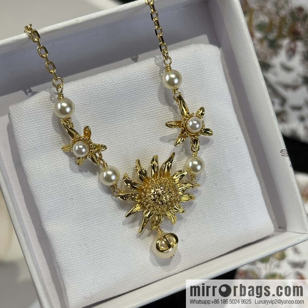 ❗️New ❗️☀️ New ☑️ Dior Pearl CD Sunflower Necklace ☀️