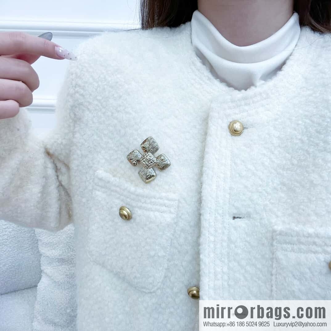 ❗️New ❗️☀️ New ☑️ Chanel Gold Rhombus Brooch ☀️