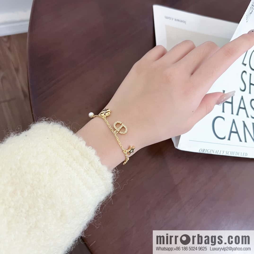 New ☑️ DIOR Dior heart love pentagram CD four-leaf clover bracelet