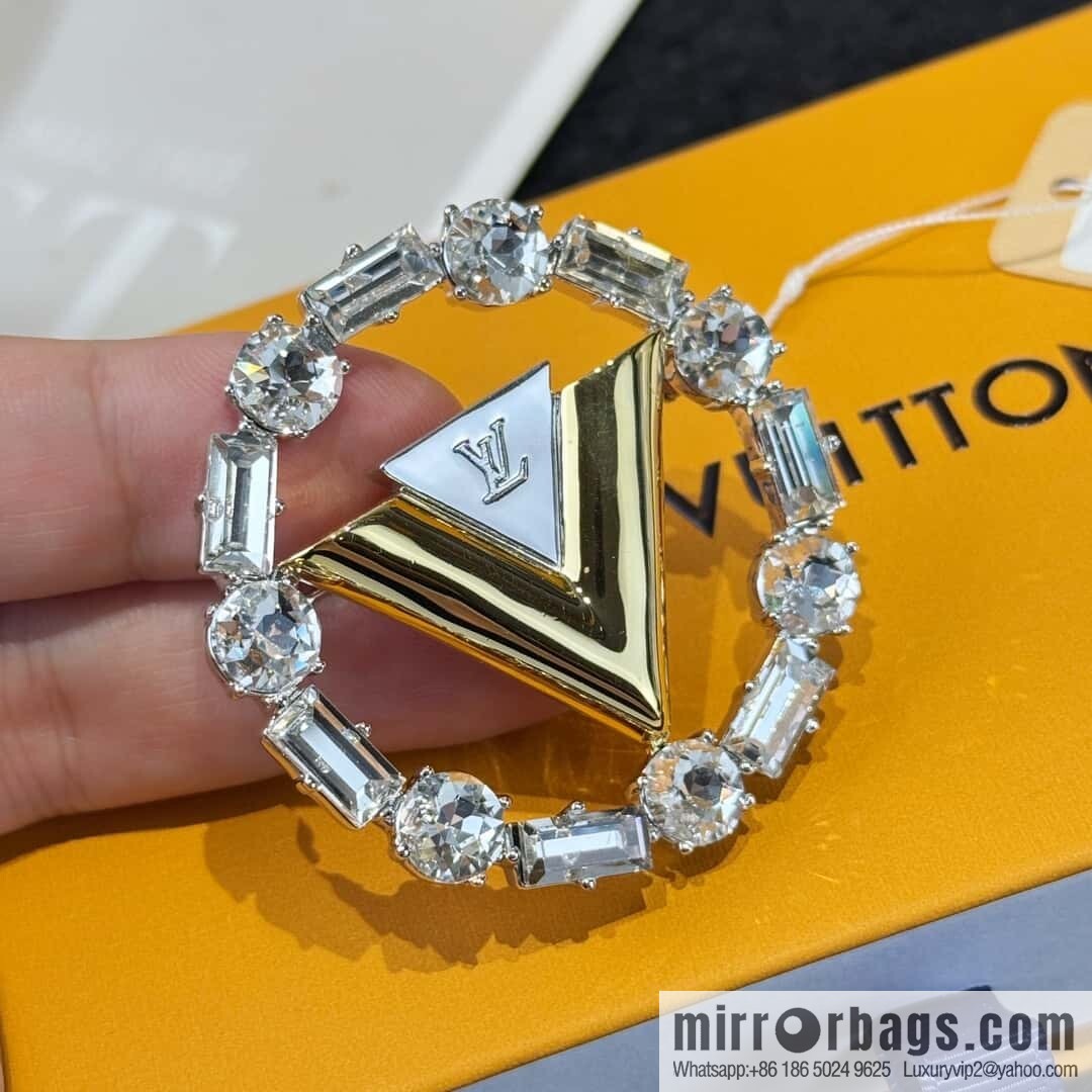 ❗️New ❗️ ☀ Louis Vuitton V Letter Brooch ☀