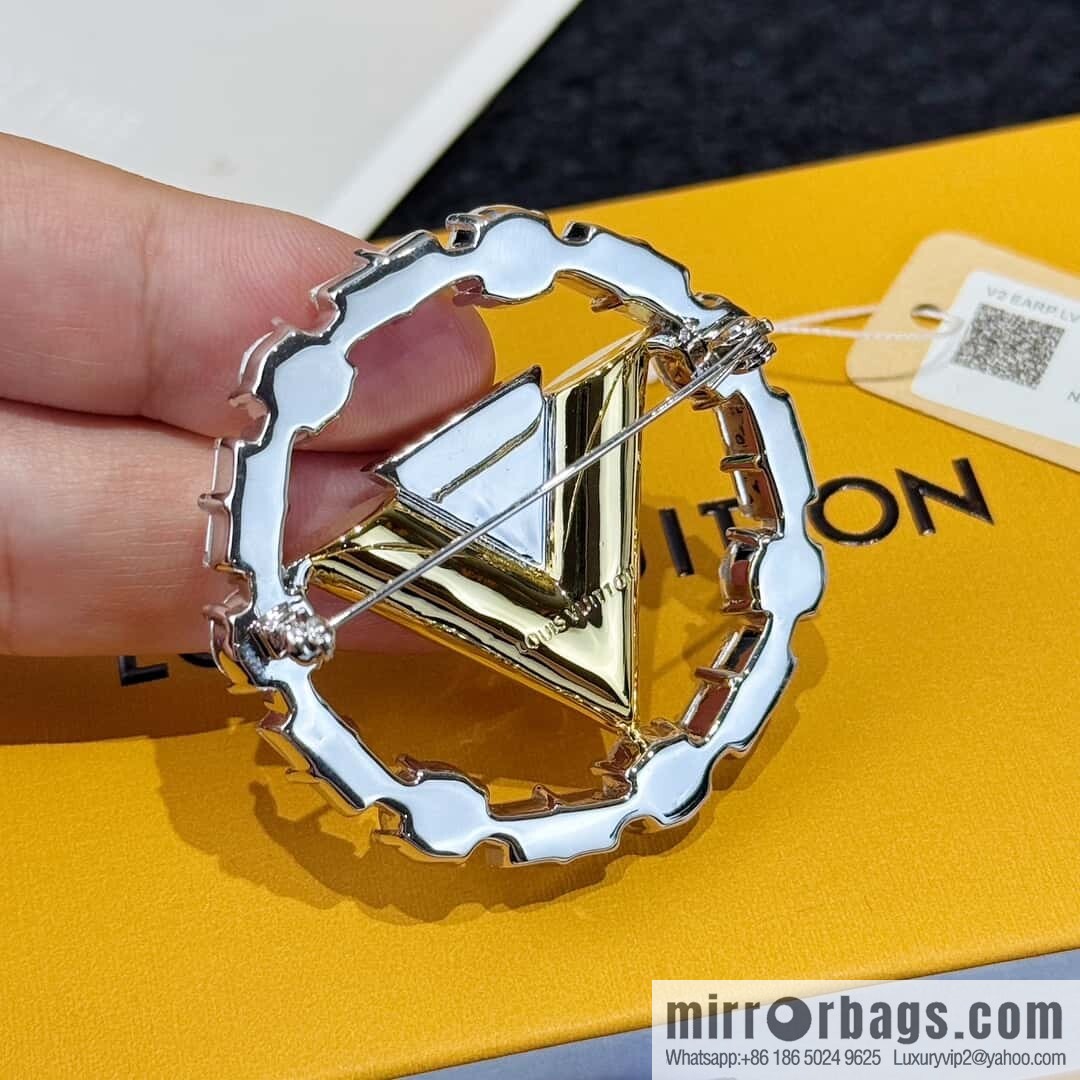 ❗️New ❗️ ☀ Louis Vuitton V Letter Brooch ☀