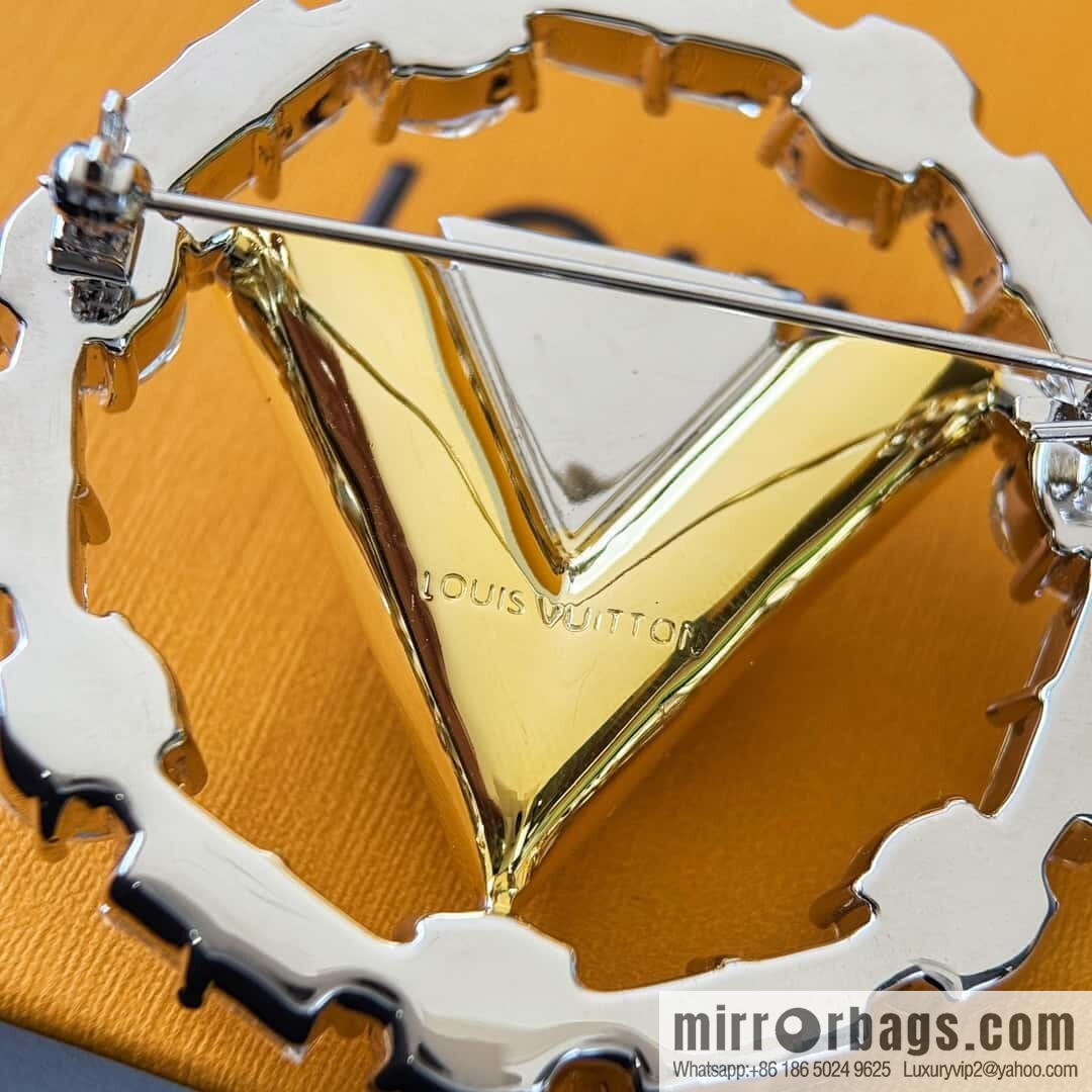 ❗️New ❗️ ☀ Louis Vuitton V Letter Brooch ☀