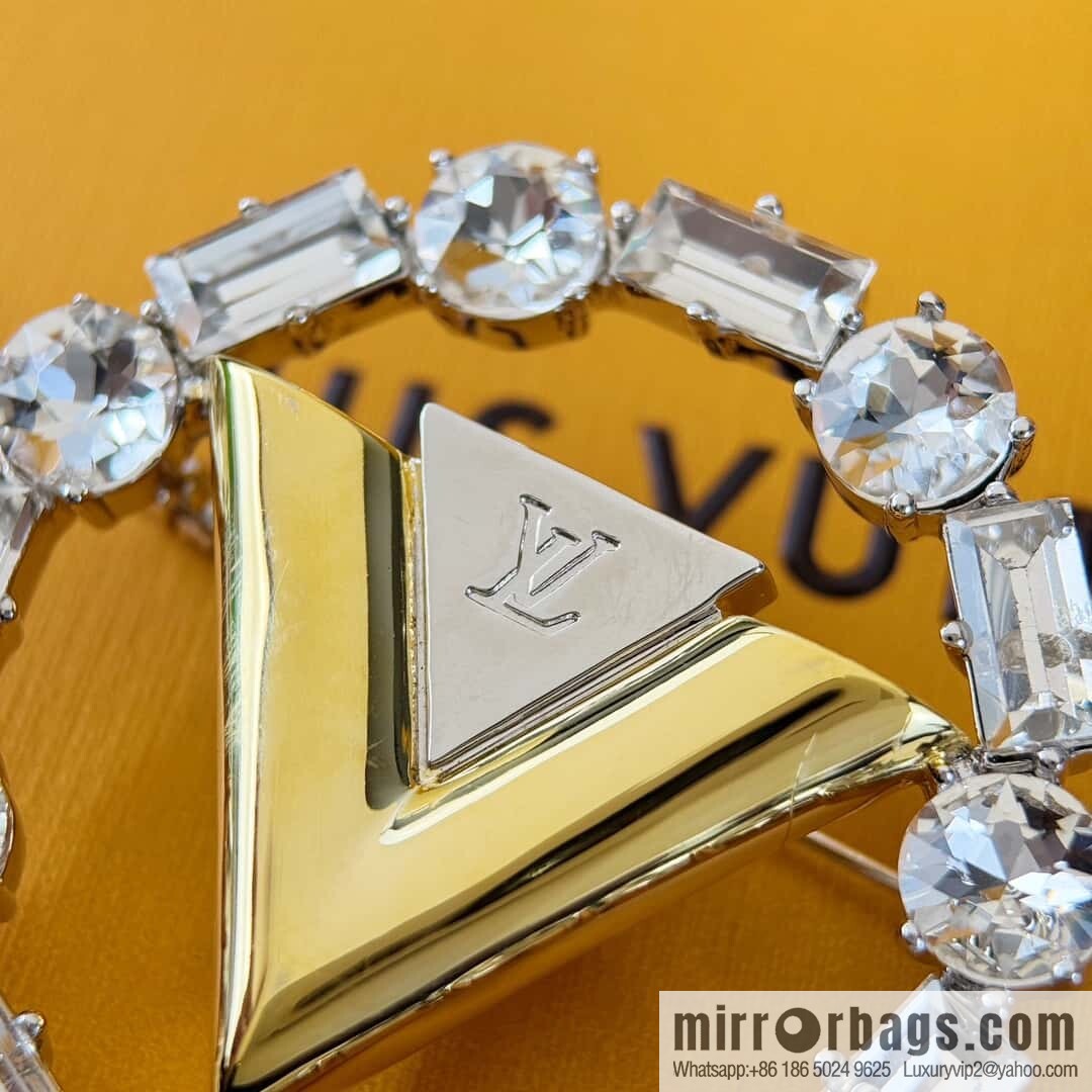 ❗️New ❗️ ☀ Louis Vuitton V Letter Brooch ☀