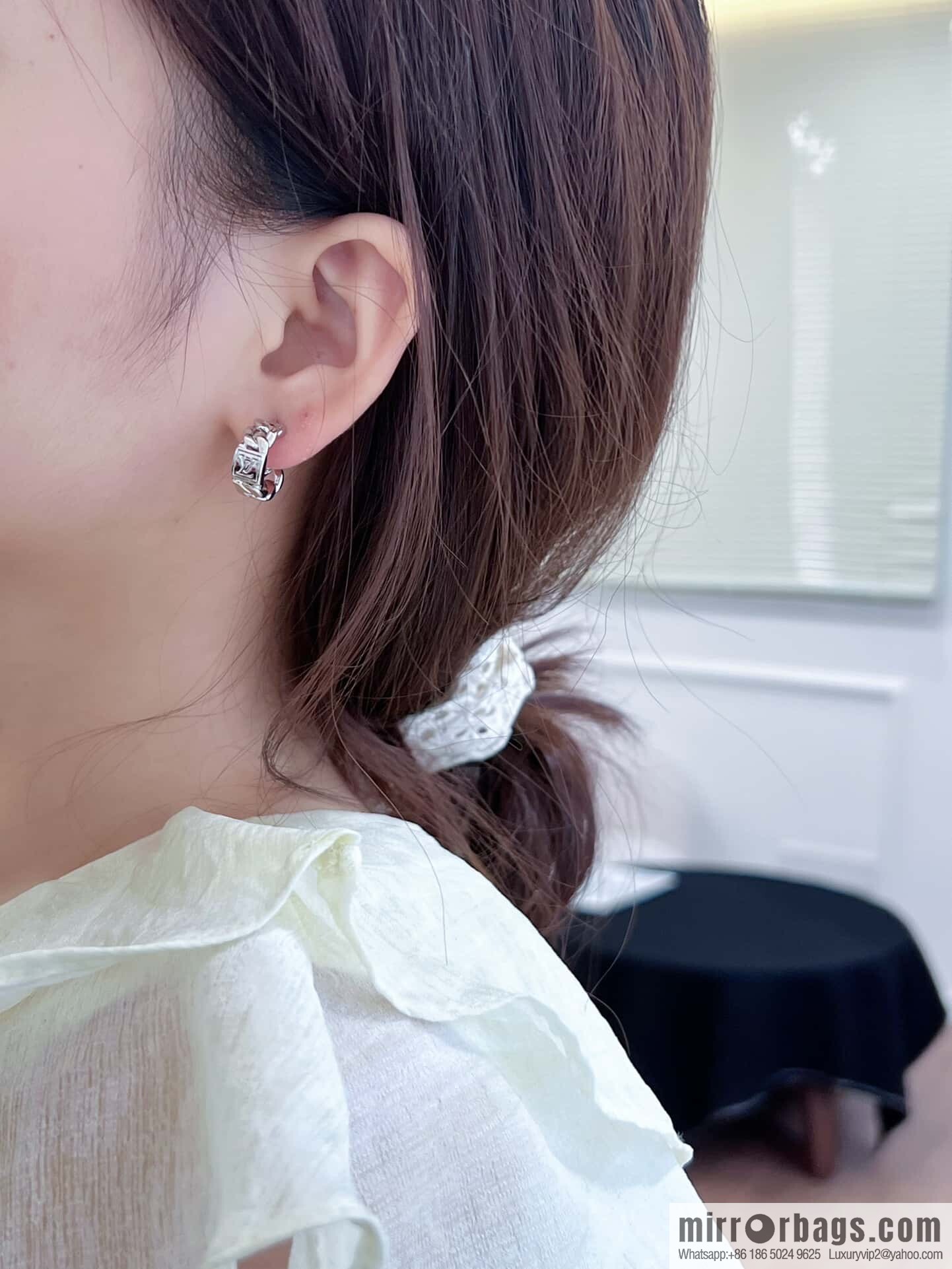 ❗️New ❗️ ☀ Louis Vuitton Three Piece Earrings Earrings Clips ☀