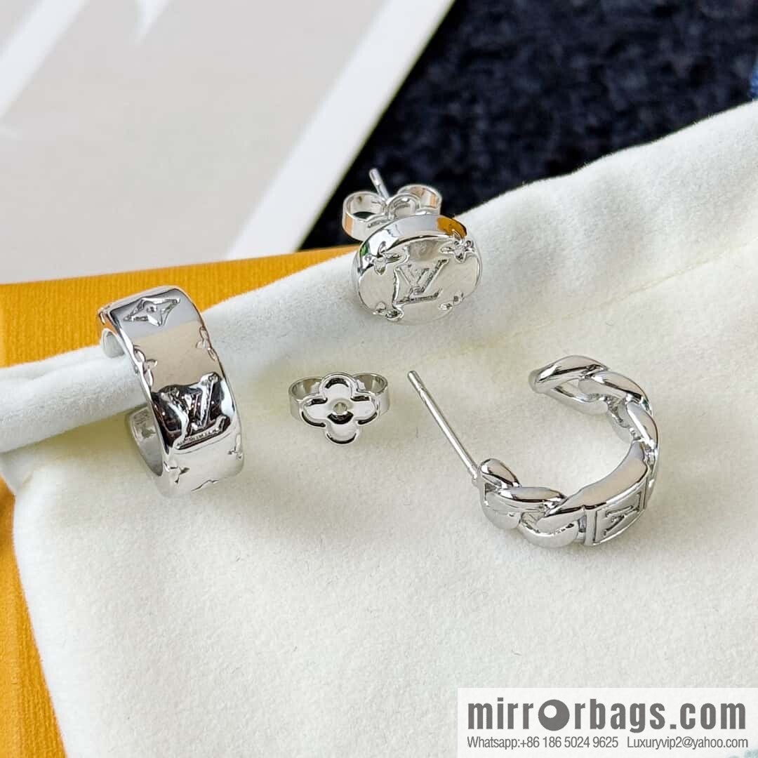 ❗️New ❗️ ☀ Louis Vuitton Three Piece Earrings Earrings Clips ☀