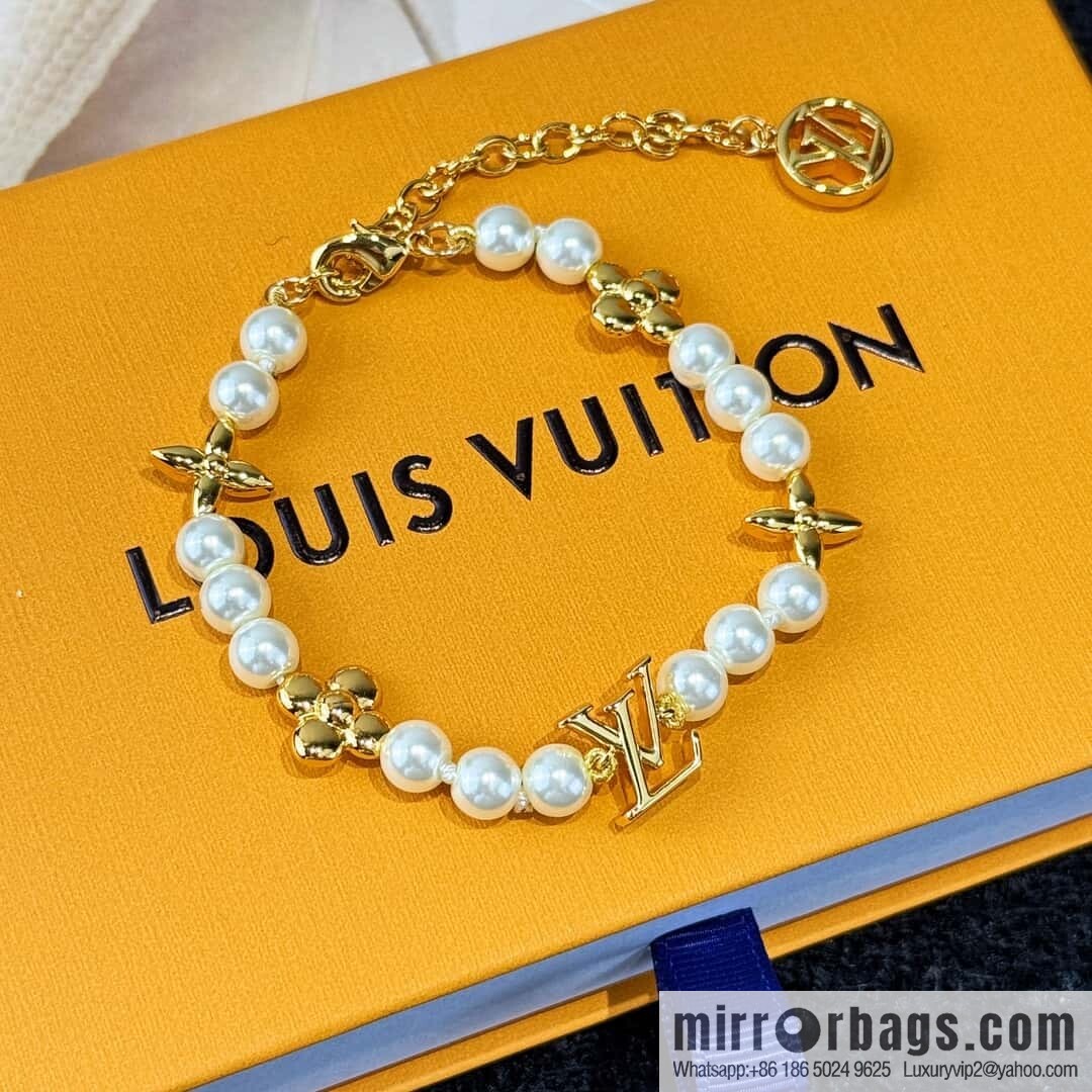 ❗️New ❗️ ☀ Louis Vuitton LV letter bracelet ☀