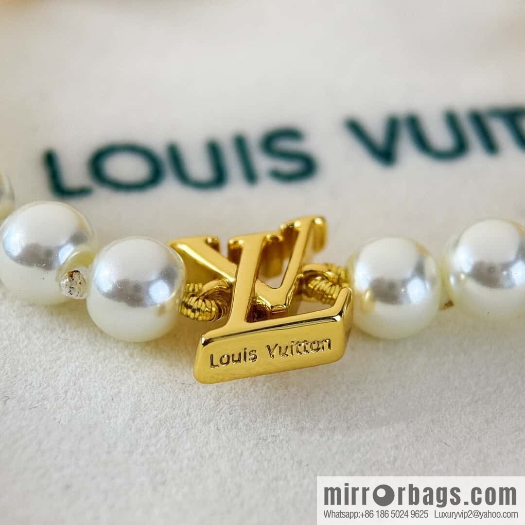 ❗️New ❗️ ☀ Louis Vuitton LV letter bracelet ☀