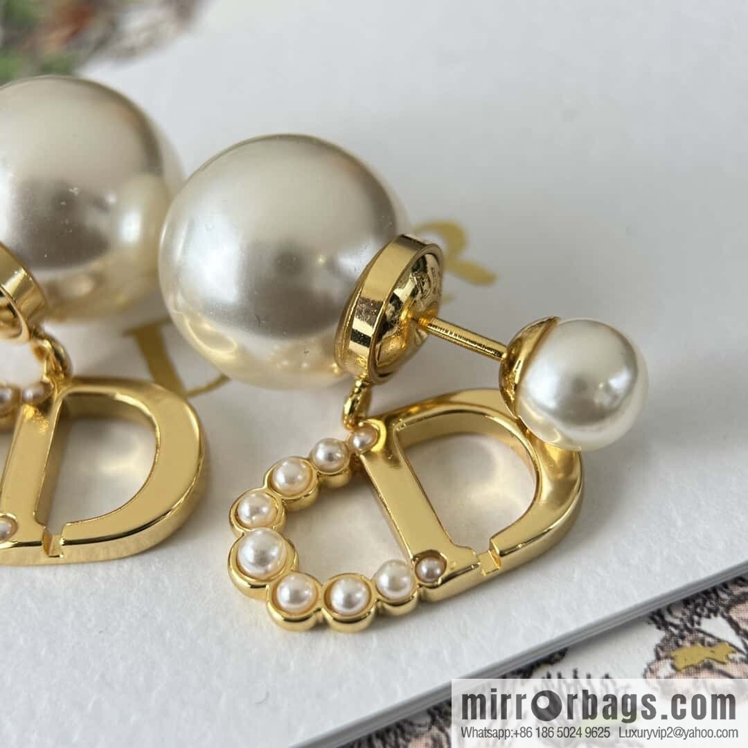 New ☑️ DIOR size pearl CD stud earrings