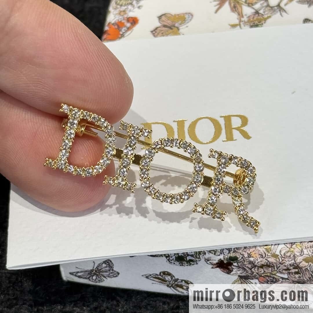 ❗️New ❗️☀️ New ☑️ Dior Dior Full Diamond Alphabet Brooch ☀️