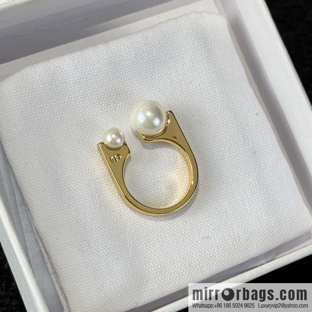 ☀️New ☑️ Dior pearl ring