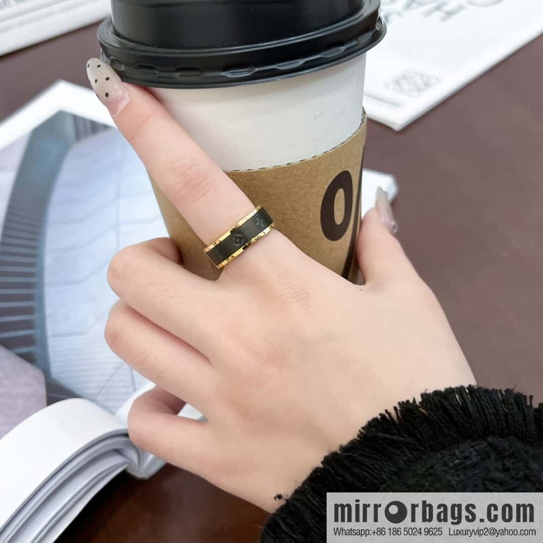 ❗️New ❗️ ☀ Original ☀ Louis Vuitton Black Ceramic Ring ☀