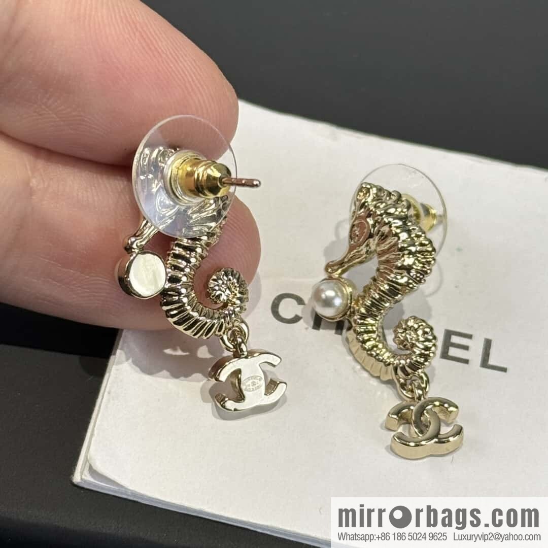 ❗️New ❗️☀️ new ☑️ Chanel double c hippocampus pearl stud earrings ☀️
