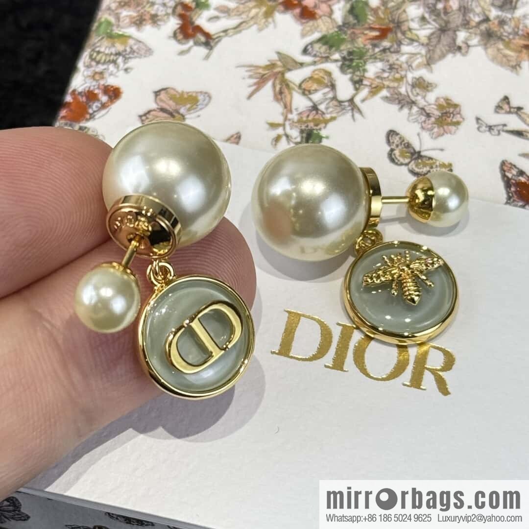 ☀️New ☑️ Dior size pearl bee CD stud earrings