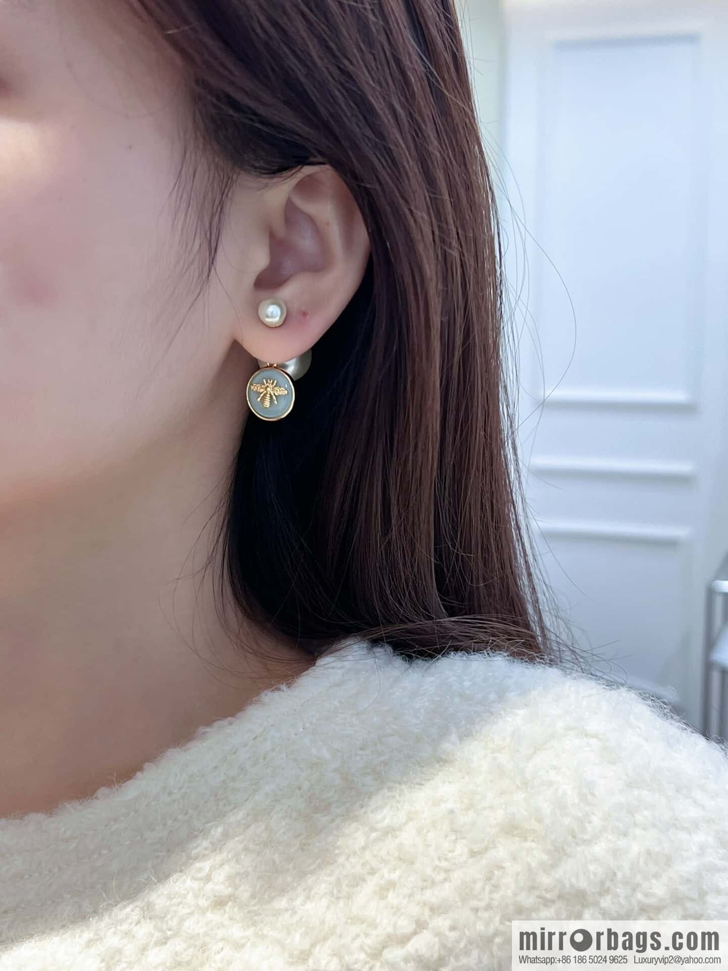 ☀️New ☑️ Dior size pearl bee CD stud earrings