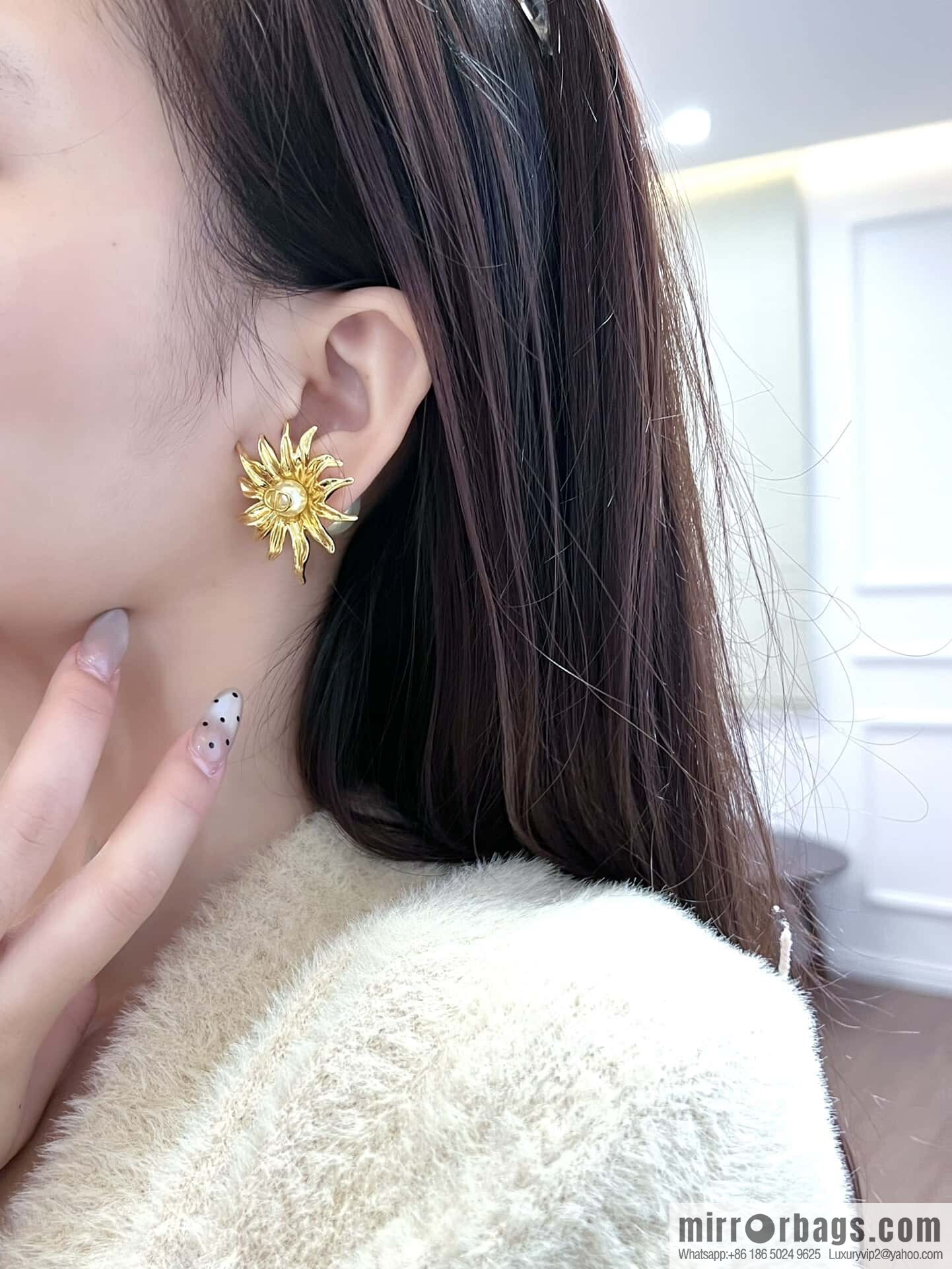 ❗️New ❗️ Dior stud earrings ☀️ New ☑️ Dior Dior pearl sunflower stud earrings ☀️