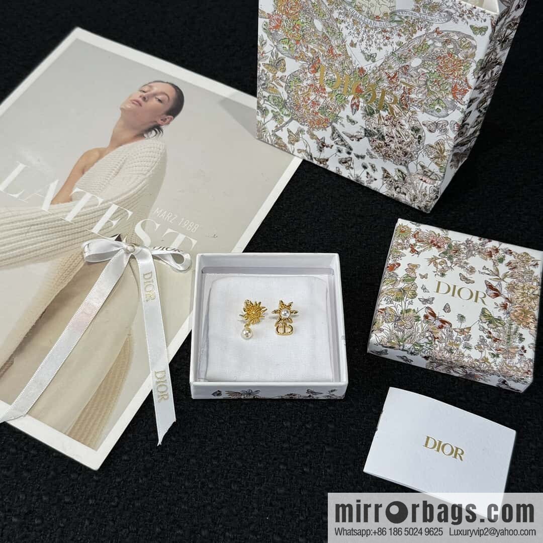 ❗️New ❗️☀️ New ☑️ Dior Pearl CD Sunflower Stud Earrings ☀️