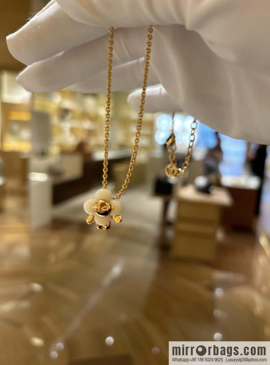 ❗️New ❗️ M02120 ☀ Original ☀ Louis Vuitton vivienne Vivian Sunflower Doll Necklace ☀