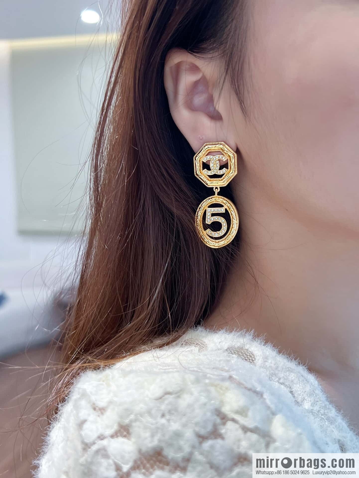 ❗️New ❗️☀️ New ☑️ Chanel double c5 word earrings ☀️