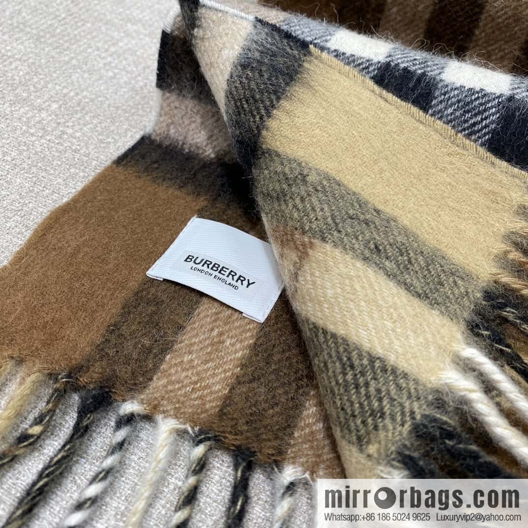 𝐁𝐔𝐑𝐁𝐄𝐑𝐑ღ• two-tone contrast plaid cashmere scarf | | Camel