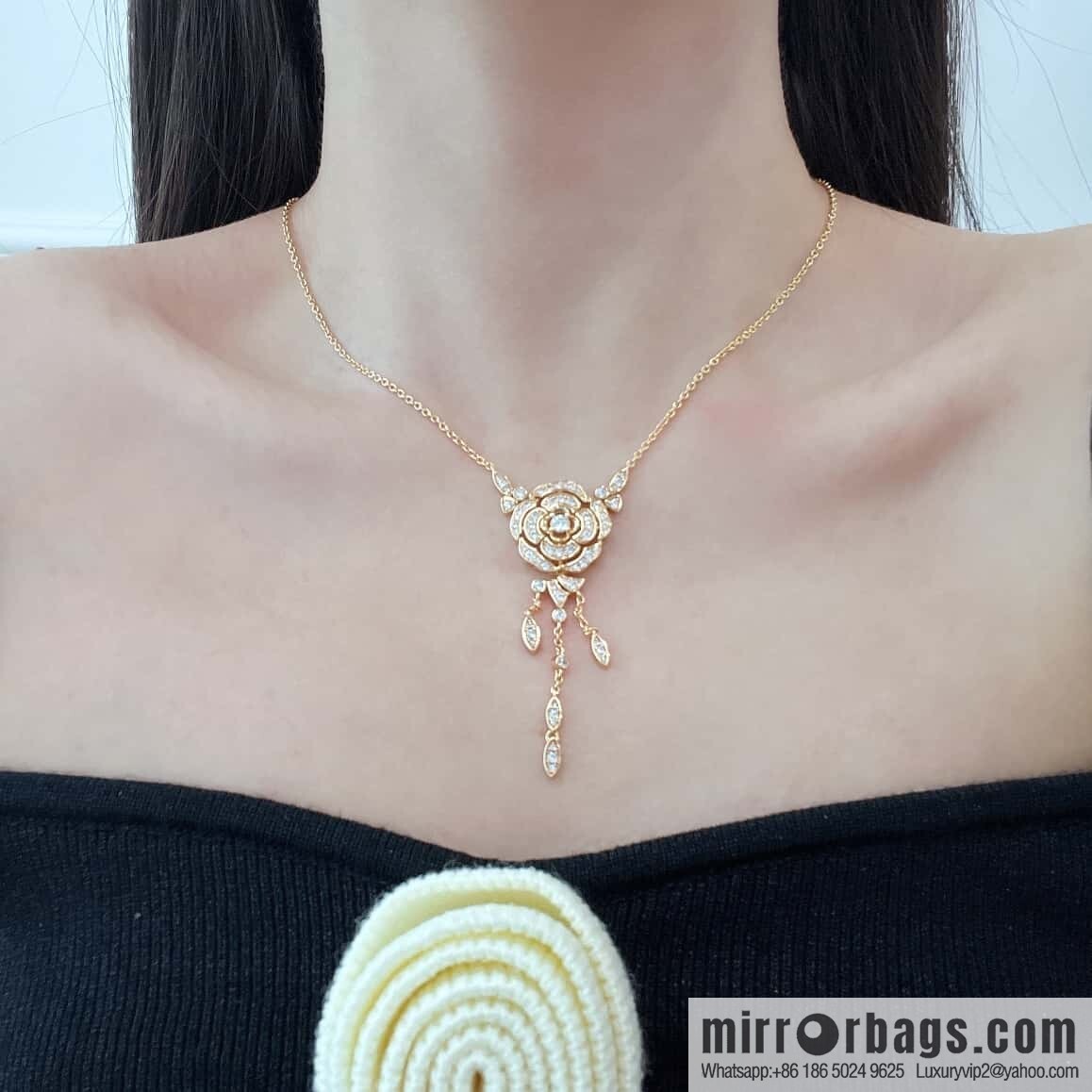 ☀️New ☑️ Chanel fringed camellia necklace