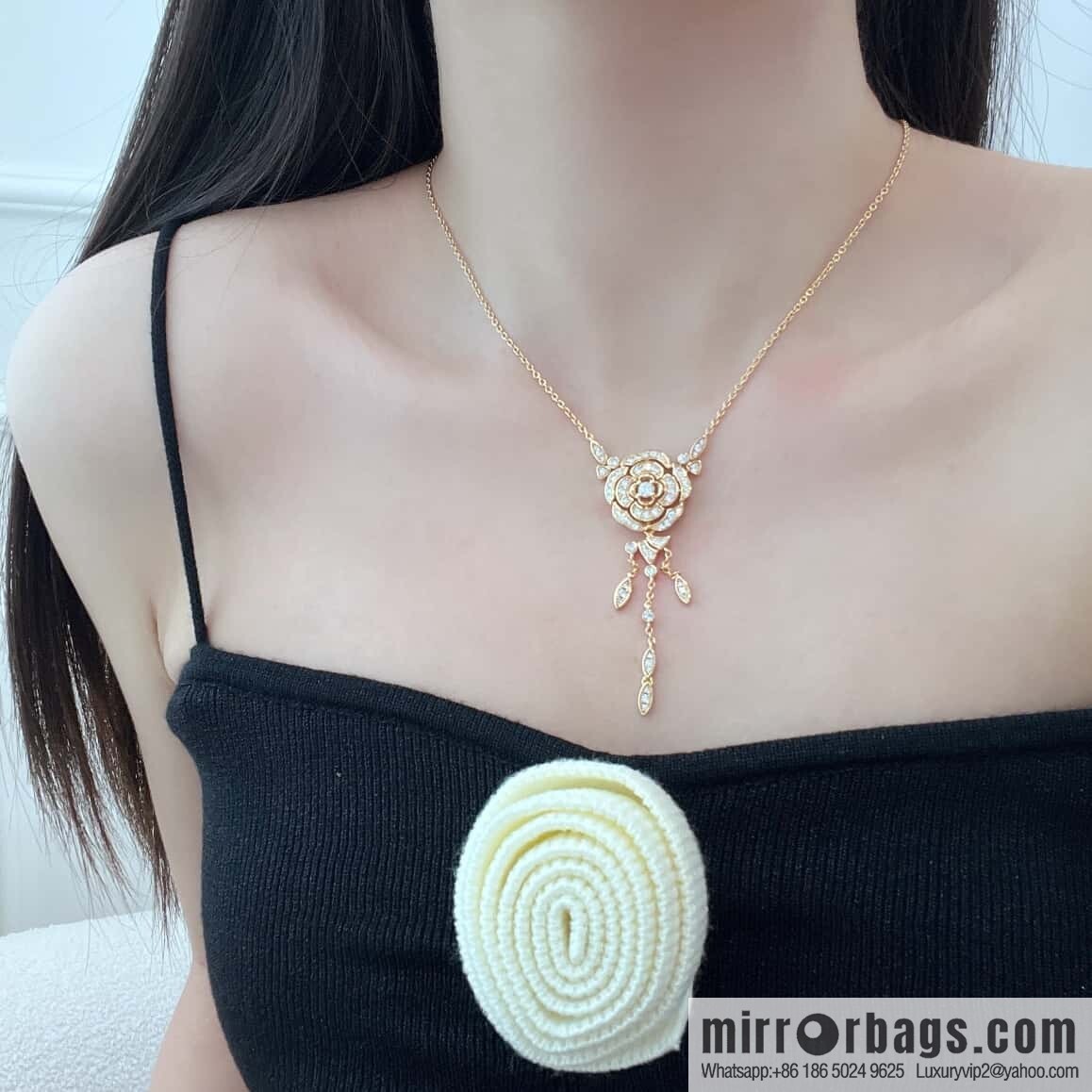 ☀️New ☑️ Chanel fringed camellia necklace