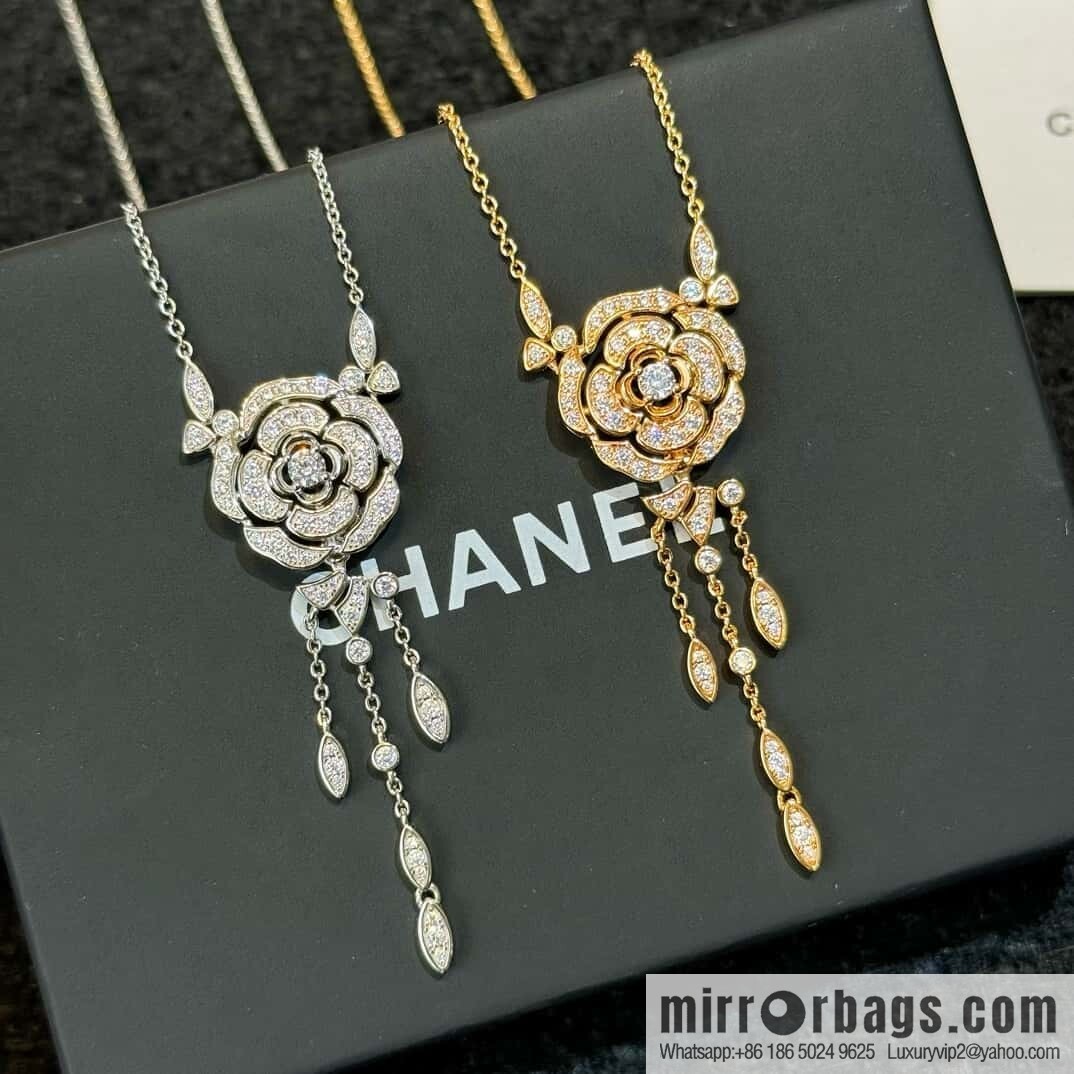 ☀️New ☑️ Chanel fringed camellia necklace