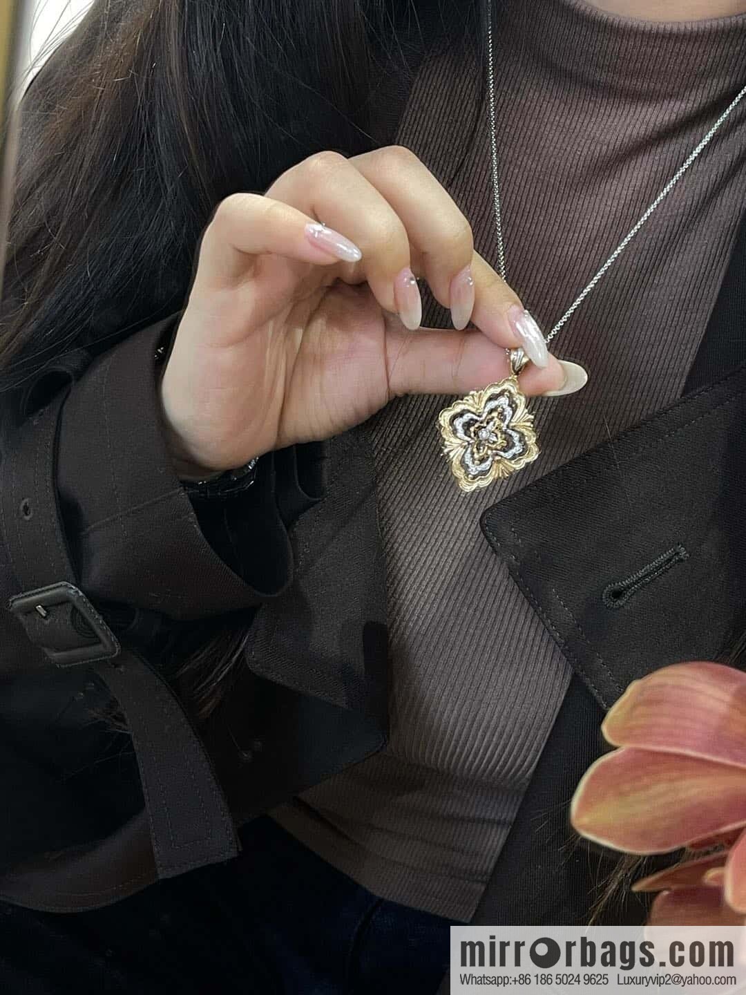 ❗️New ❗️ ☀ Buccellati Opera House Collection oversized court-style spinning four-leaf clover necklace ☀️