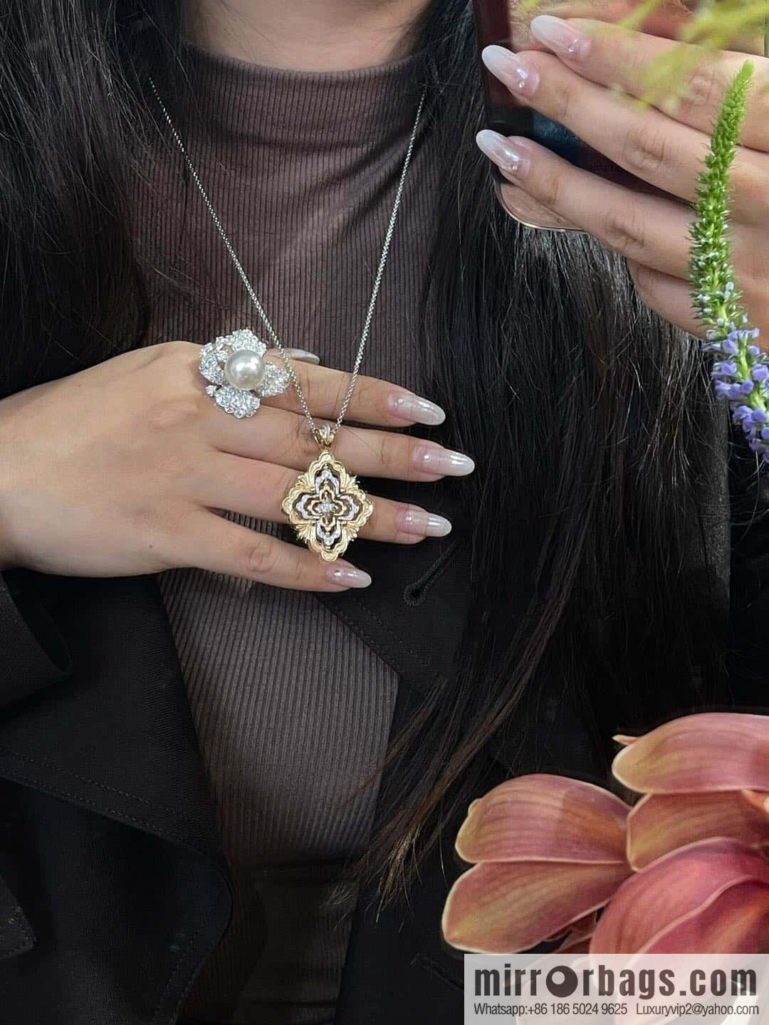 ❗️New ❗️ ☀ Buccellati Opera House Collection oversized court-style spinning four-leaf clover necklace ☀️
