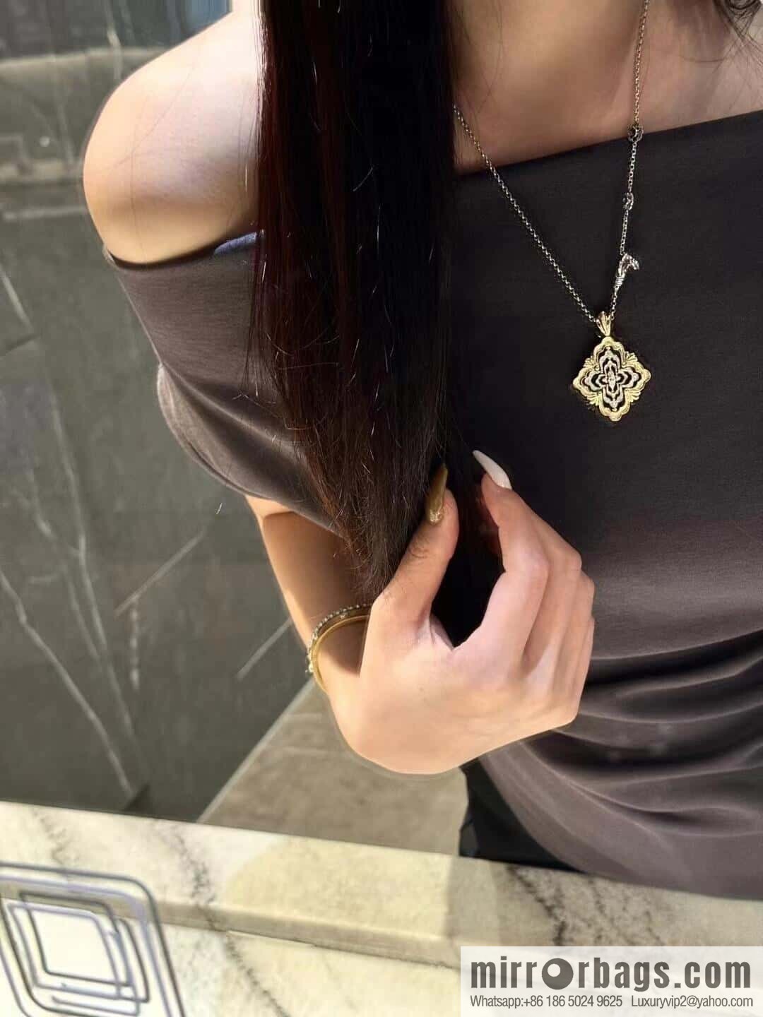 ❗️New ❗️ ☀ Buccellati Opera House Collection oversized court-style spinning four-leaf clover necklace ☀️