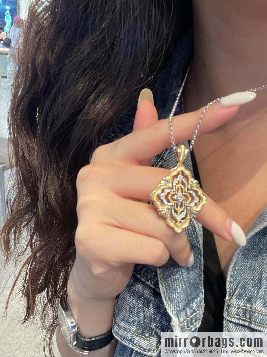 ❗️New ❗️ ☀ Buccellati Opera House Collection oversized court-style spinning four-leaf clover necklace ☀️
