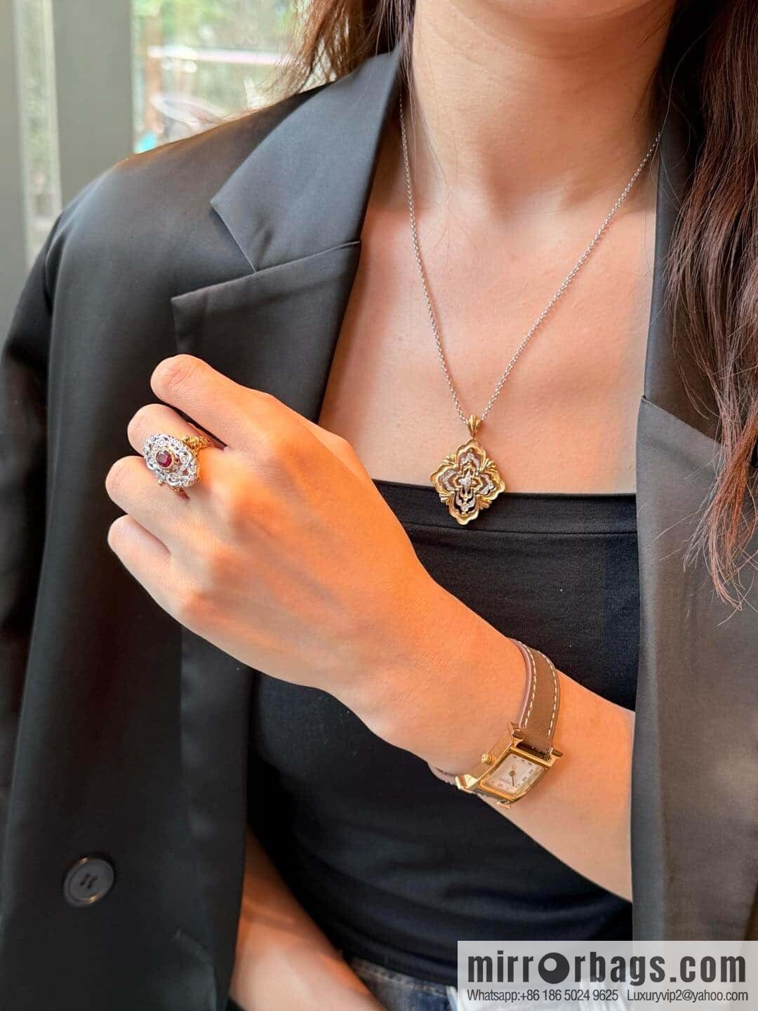 ❗️New ❗️ ☀ Buccellati Opera House Collection oversized court-style spinning four-leaf clover necklace ☀️