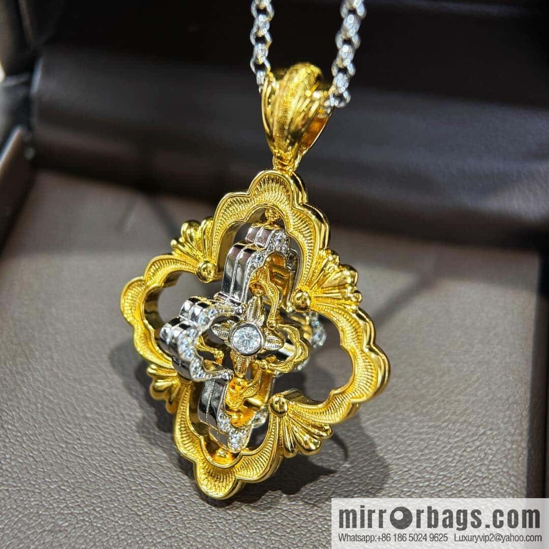 ❗️New ❗️ ☀ Buccellati Opera House Collection oversized court-style spinning four-leaf clover necklace ☀️